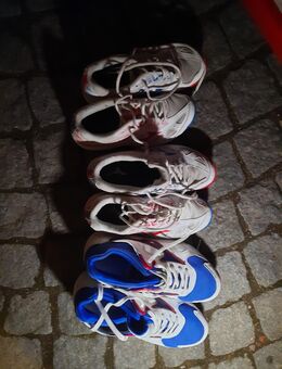 Verkaufe gut erhaltene Spikes und Sportschuhe Gr.36 bis 45 zu je 5 Eu plus 6 Eu Porto - Gotha