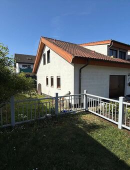1-2 Familienhaus in Sandhausen mit Garten und 2 Garagen - Sandhausen