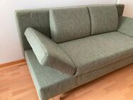 Verwandelbares Sofa mit Kissen. (Marke Tino von Segmüller) - München Schwabing-West