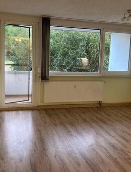 Vollständig renovierte Wohnung mit vier Zimmern sowie Balkon und EBK in Eislingen/Fils - Eislingen (Fils)