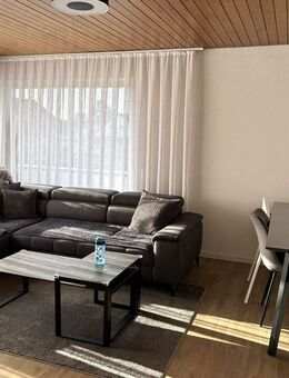 Lichtdurchflutete 4,5-Zimmer-Wohnung mit großzügigem Balkon und Einzelgarage - Asperg