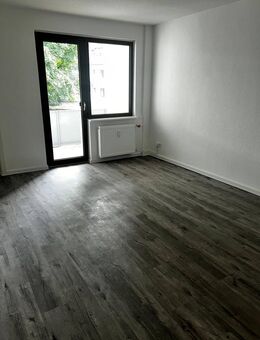 Komplett sanierte und ruhige 3-Raum-Wohnung m. Balkon - Mülheim (Ruhr)