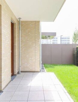 Sonnige 3-Zi.-EG-Wohnung mit 2 Terrassen und moderner Einbauküche in bester Wohnlage im "Karo&Gold" - Frankfurt (Main)