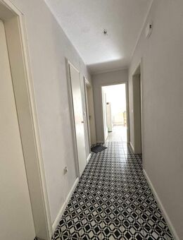 KENSINGTON Exklusiv - Charmante Renovierte 3-Zimmer Dachgeschosswohnung mit Hochwertigen Bad - Bergisch Gladbach