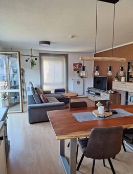 Helle 3-Zimmer-Wohnung mit Balkon in Obermässing - Greding