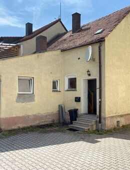 renovierungsbedürftige Doppelhaushälfte mit Stellplatz - Burglengenfeld