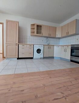 Schöne Familien-Wohnung m. Einbauküche u. 2x Bad neben Zentrum - Chemnitz