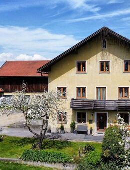 Nahezu Alleinlage! Traditioneller Dreiseithof am Stadtrand - ländlicher Charme und viel Raum - Freyung