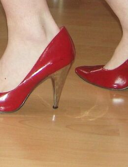 Viel getragene rote Lackpumps, Highheels, Pumps, Gr. 39 - Düsseldorf