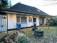 Ansprechend, modernisierter Bungalow auf großem eingewachsenem Grundstück mit Teich* - Gelnhausen