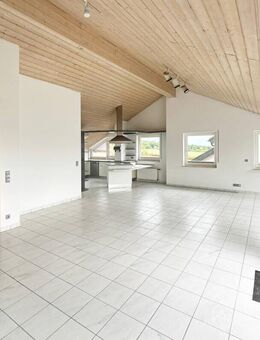 Außergewöhnliche 4,5 Zimmer Wohnung direkt am Feld mit Garage - Leonberg (Baden-Württemberg)