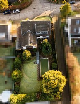 Odenthal-Voiswinkel: Großzügiges Einfamilienhaus mit vielen Gestaltungsmöglichkeiten und Pool! - Odenthal