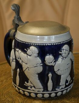 Alter Bierkrug mit Deckel 0,5Liter , Keramik , Motiv - Sport - Kegeln , gemarkt , Germany , Höhe mit Deckel 14cm - Görlitz