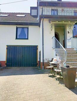 Großzügiges und laufend modernisiertes Einfamilienwohnhaus in zentraler Wohnlage der Eifelgemeinde Uersfeld - Uersfeld