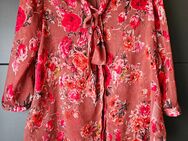 Wunderschöne Bluse mit Blumen Muster, Größe M - Hamminkeln