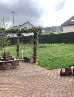 Einfamilienhaus mit großem Garten und Doppelgarage - Straubenhardt