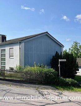 Charmantes Einfamilienhaus mit Doppelgarage und wunderschönem Garten in Wernberg-Köblitz - Wernberg-Köblitz