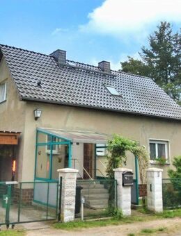 Einfamilienhaus mit Terrasse, Pool und Carport in familienfreundlicher Umgebung - kurzfristig beziehbar - Hohen Neuendorf