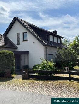 Geräumiges Einfamilienhaus mit Doppelgarage und schönem Garten - Bad Oeynhausen