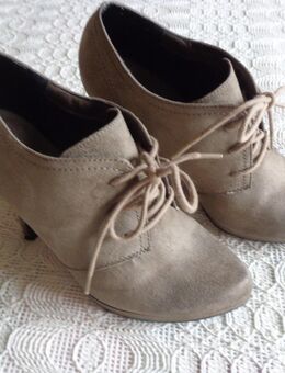 Pumps, Hochfront-Pumps, High Heels, Gr. 39, beige, wildlederartig, Graceland - Hamburg