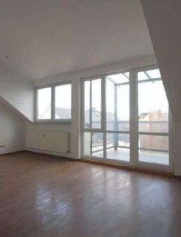 MIT CHARMANTEN DACHSCHRÄGEN, BALKON UND AUFZUG IM LUTHERVIERTEL... - Chemnitz