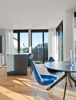 Dachgeschosswohnung mit Süd-Ost-Terrasse und Einbauküche - Berlin