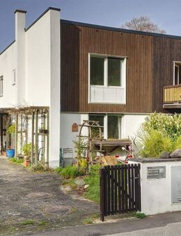 Provisionsfrei - Doppelhaushälfte mit traumhaftem Garten in absolut ruhiger Lage in Großhadern - München