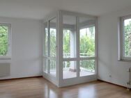 Balkon, Aufzug, Keller - großräumige 3-Zimmer-Wohnung mit grünem Ausblick - Berlin