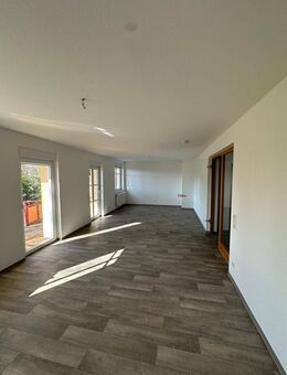 Einmaliger Familientraum! - 7 Zimmer auf drei Etagen 2 Balkone und Garten mit Terrasse - Schwarzheide