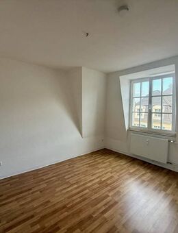 LEER WERDENDE 2 ZIMMER DACHGESCHOSSWOHNUNG OHNE BALKON! - Duisburg