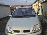 Verkaufe hier unseren geliebten Renault Scenic wegen Neuanschaffung mit neuem LED-Licht und Einparkhilfe - Bamberg