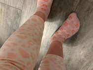 Getragene Socken abzugeben 🩷 Neugierig geworden? - Krefeld