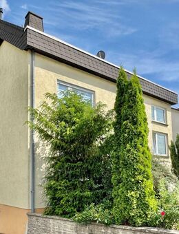 VOLL VERMIETET - GUTE LAGE - 4 GARAGEN - Wolken