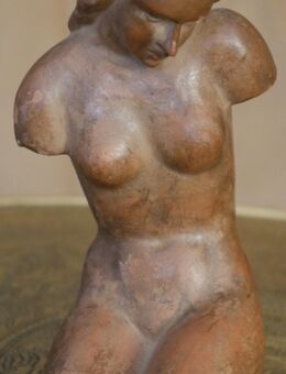 Skulptur , Frau , Keramik , gekennzeichnet mit Atelier Eva , ca. 1930 - 1940 , Höhe 17,5cm - Görlitz