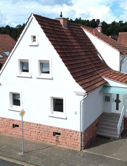 KL- Siegelbach - Modernisiertes Einfamilienhaus mit Doppelgarage, Einzelgarage, Stellplatz u. Garten - Kaiserslautern