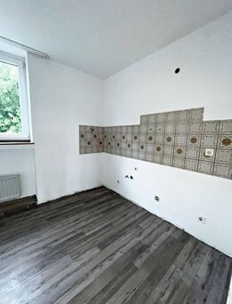 Helle Zweizimmerwohnung mit Balkon und Kellerraum sowie Stellplatz zu vermieten - Krefeld