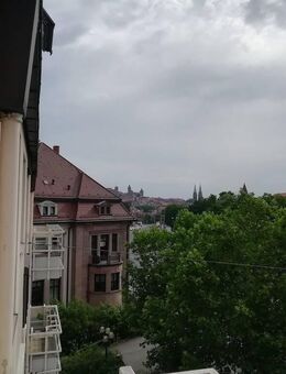 Traumhafte 3-Zi-Stadtwhg. m. offenem Wohnraumkonzept, Lift, EBK, 2 Balkone, 2 Badezimmer, Fernblick! - Nürnberg