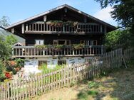 Original Bauernhaus in sehr ruhiger und idyllischer Waldrandlage mit Weitblick auf die umliegenden Berge zw. Lalling und Schaufling - Lalling