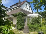 Mehrfamilienhaus mit vier Wohneinheiten und Baugrundstück in Detmold. - Detmold