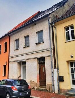 Dr. Lehner Immobilien NB - Schnäppchen-Ausbauhaus mitten in gepflegter Altstadt - Altentreptow