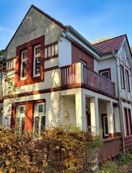 Modernisierte Altbau-Doppelhaushälfte mit Stellplätzen und Gartenoase in beliebter Lage von Pinneberg! - Pinneberg