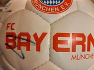 Meisterschaftsball Bayern- München mit Original Autogrammen - Hannover