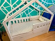 Kinder Hausbett 140x70 mit Matratze und Schublade - München