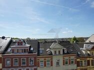 Helle Dachgeschoss-Wohnung mit großem Tageslichtbad - Werdau