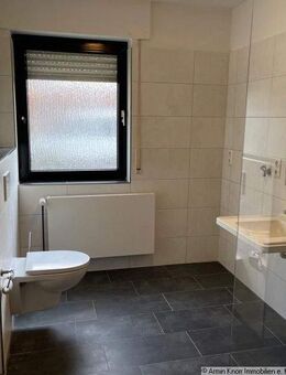 Sanierte 3-Zimmer-Erdgeschosswohnung mit Einbauküche, Terrasse, Gartenzugang, PKW-Stellplatz in Wildeshausen, LK Oldenburg - Wildeshausen