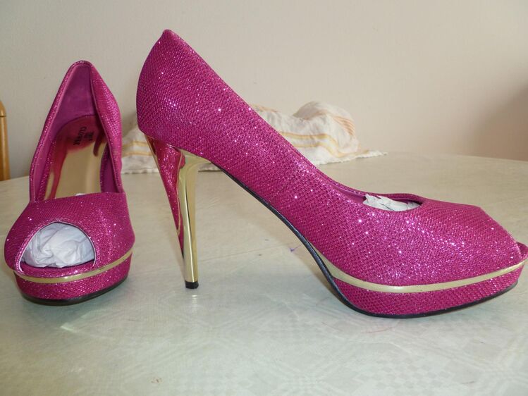 Hot pink peep toe on sale pumps