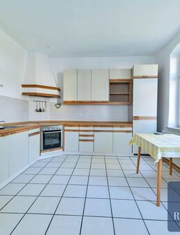Attraktive 2,5-Zimmer-Wohnung mit Einbauküche und Garage in Thum - Thum