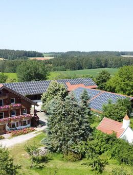 Eindrucksvoller Landsitz mit malerischem Panorama und reichlich Raum zur Entfaltung - Erlbach (Bayern)