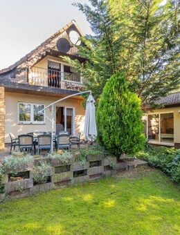 Remise, Einbauküche, Kamin, Carport, teilbares Grundstück: Einfamilienhaus zentrumsnah in Neuenhagen - Neuenhagen (Berlin)