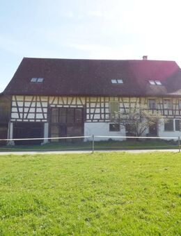 Hofstelle mit mehreren Denkmalgebäuden, Nebenanlagen und über 4.000 m² Grund im Deggenhauser Tal - Deggenhausertal